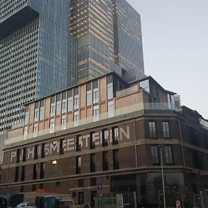 Mate Bruno, Hotel Rotterdam